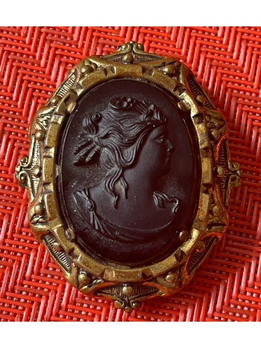 Vintage Molded Glass Cameo Fur Clip Faux Carnelian Burgundy Female Portrait Clas
